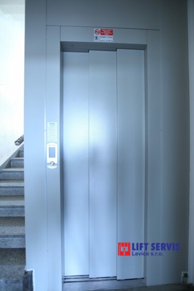 Výmena výťahu BD Mariánska 12 Nitra